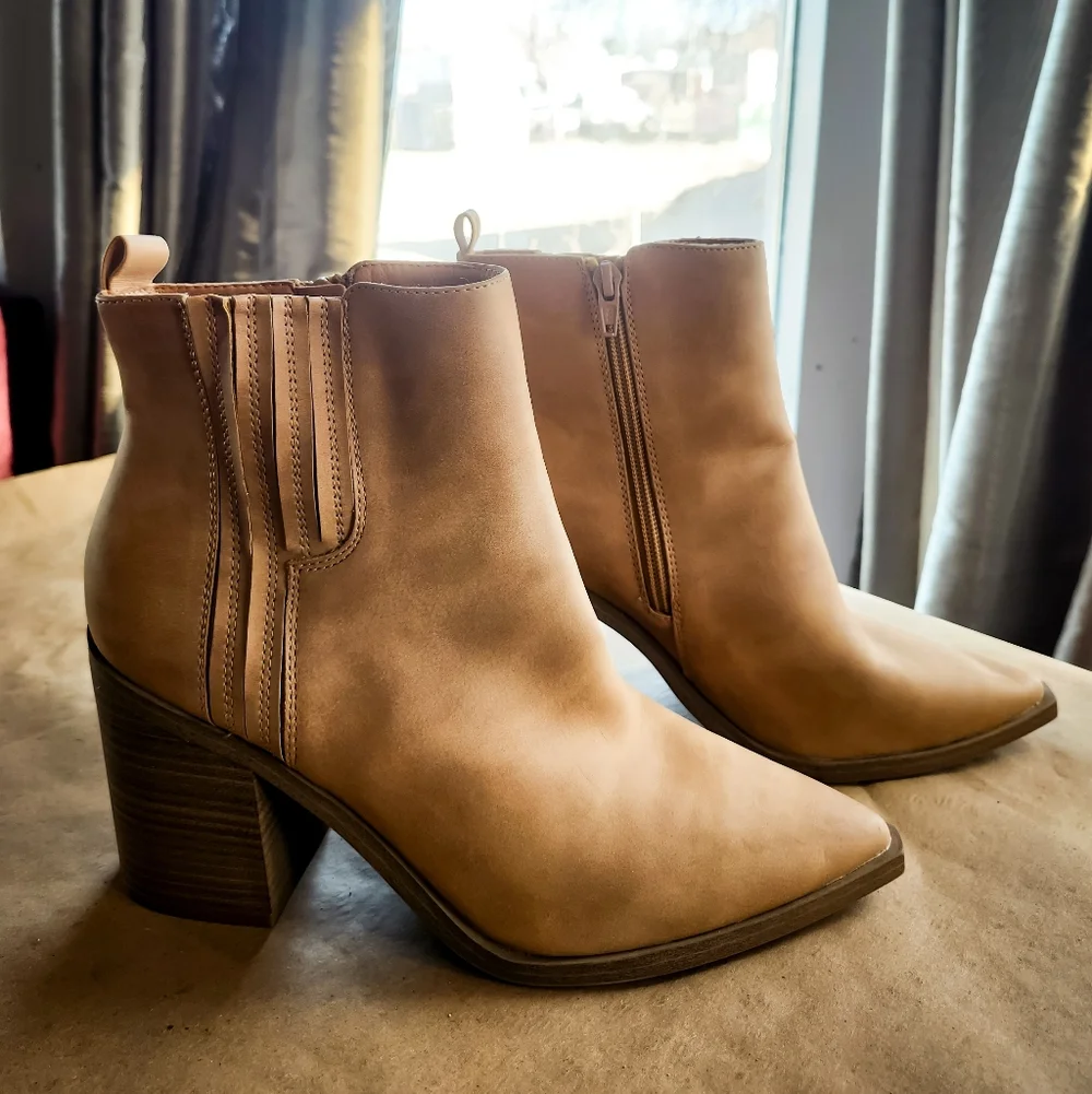 Universal Thread Tan Block Heel Ankle Booties